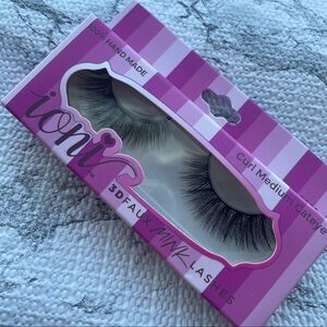 Ioni Lashes
